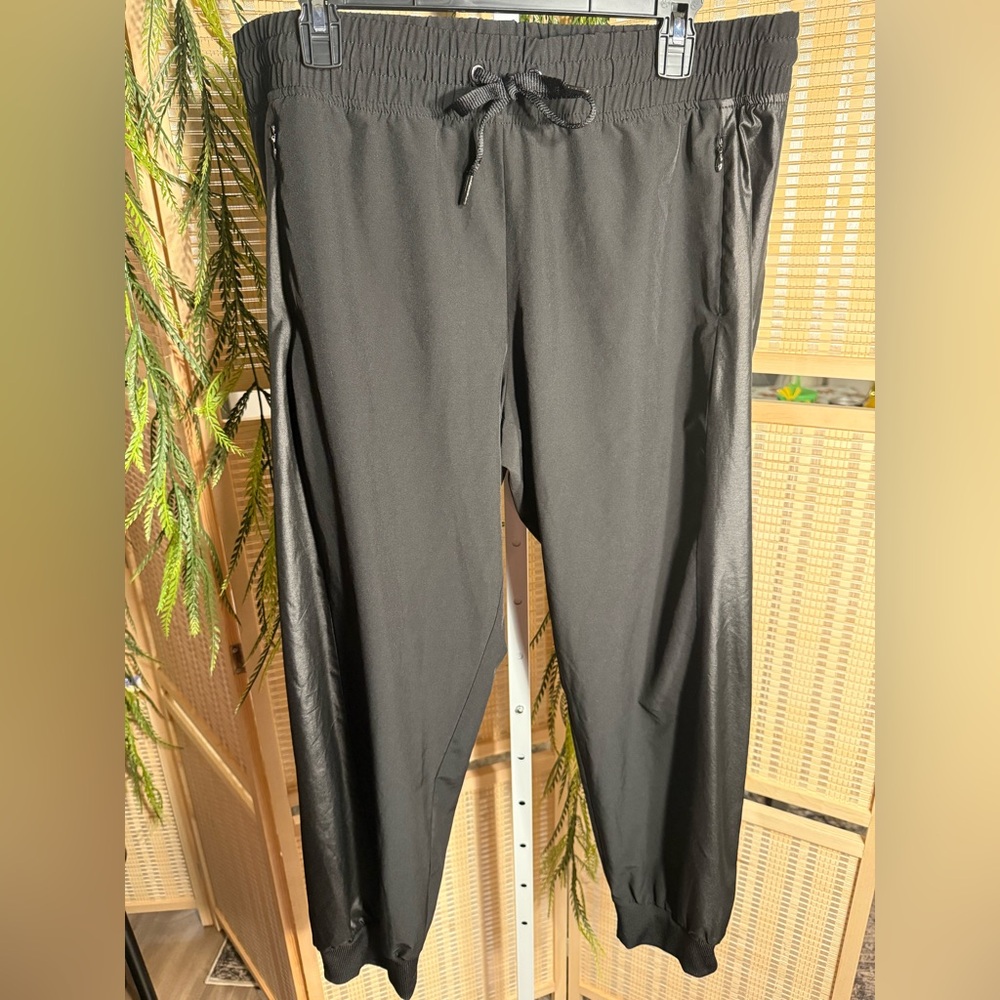 Calvin Klein Women's Black Joggers Size Large